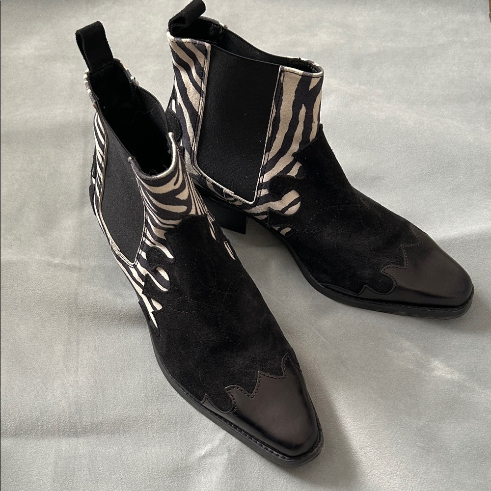 Black and White Zebra Pattern Women’s Boots